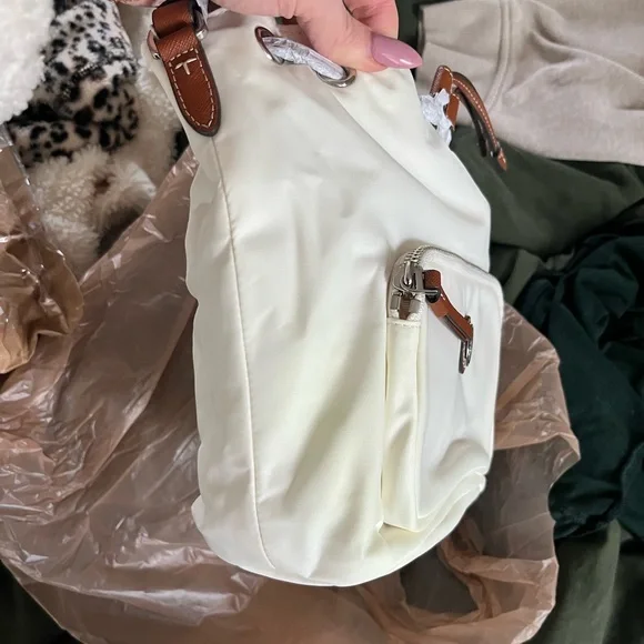 Tory Burch Virginia Bucket Bag - Picture 8 of 10